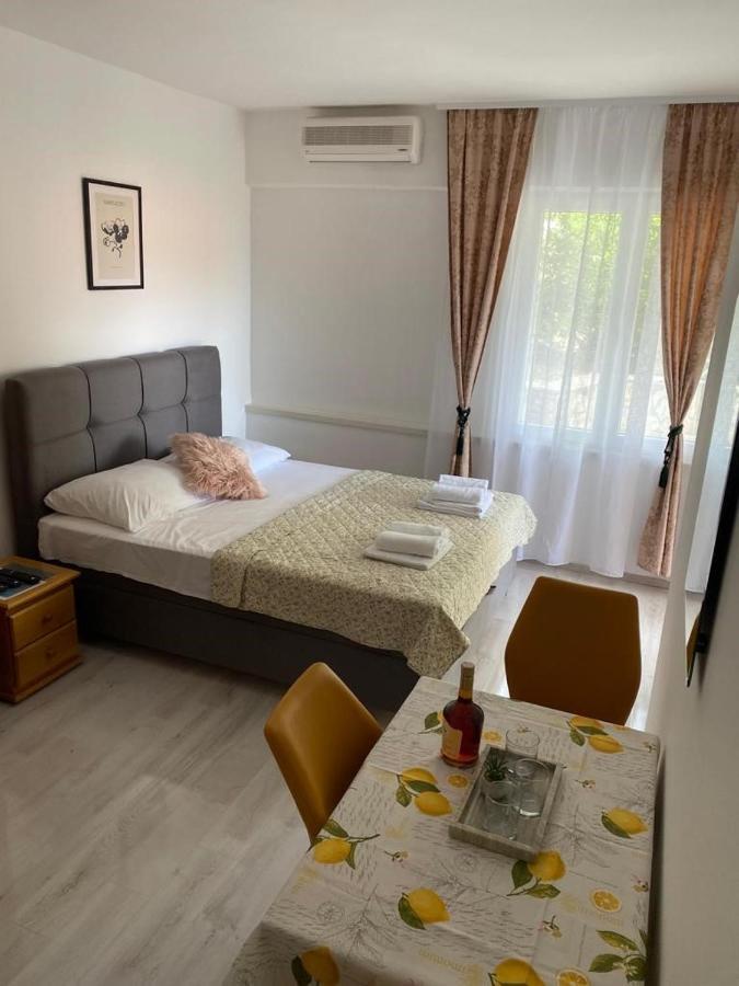 Vila Dvorski Baska Voda Luaran gambar